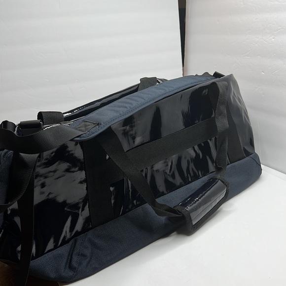 Tommy Duffle Bag - Picture 3 of 8